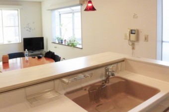 吊戸棚を撤去して、すっきり機能的な対面キッチンに　世田谷区M様邸